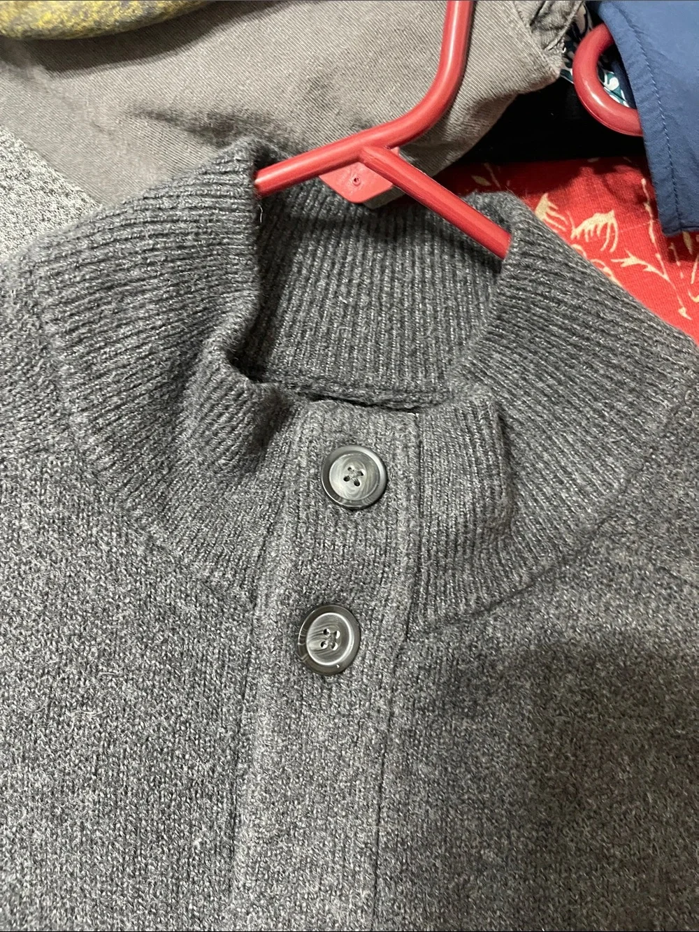 Banana Republic Men's Gray Sweater
